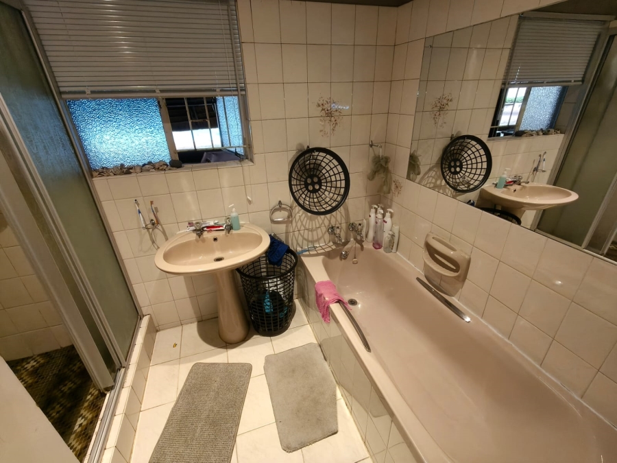 4 Bedroom Property for Sale in Safari Gardens North West
